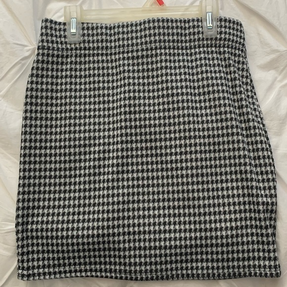 Patterned Skirt- Small - Picture 2 of 3